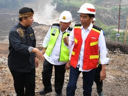 Perhatian-perhatian, Jokowi Mau Gaji Pengangguran Lulusan SMP