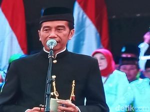 Salaman dan Bertemu Miss Universe, Jokowi Kok Salah Tingkah?