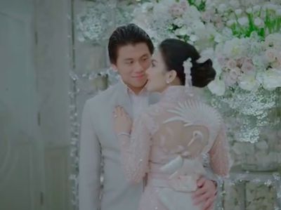 Momen Romantis Syahrini & Reino Barack Saling Berbalas Kata Cinta