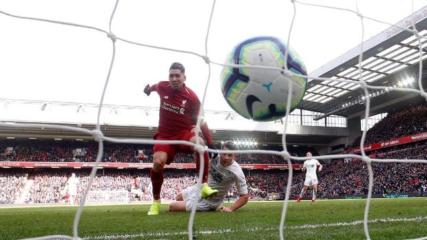 Roberto Firmino mencetak dua gol ke gawang Burnley.