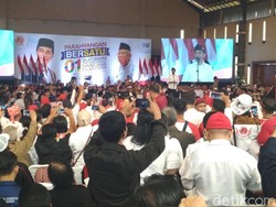 Jokowi Minta Relawan Pertebal Kemenangan di Jabar