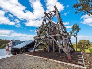 Bekas Tambang Emas Ini Disulap Jadi Rumah, Begini Hasilnya