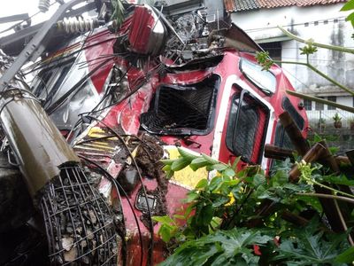 Potret Hancurnya KRL Anjlok di Kebon Pedes Bogor