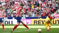Untuk memperkuat lini tengah, pemain Atletico Madrid Saul Niguez jadi incaran lainnya. Manchester United butuh gelandang baru karena Ander Herrera diperkirakan akan pergi musim panas nanti. (Foto: Sergio Perez/Reuters)