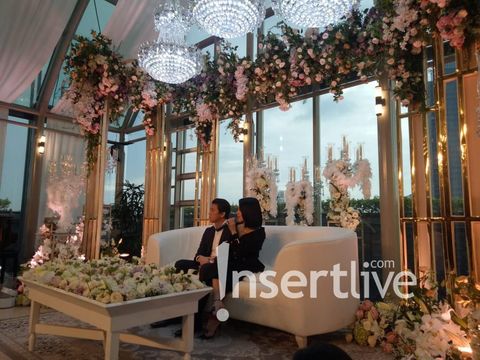 Syahrini dan Reino Barack dalam konfrensi pers