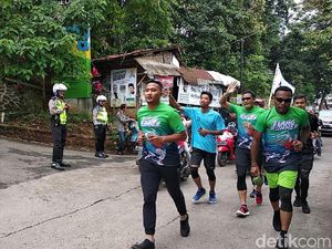 Lari Jalur Menanjak di Bandung, Sandiaga: Semoga Elektabilitas Naik Terus