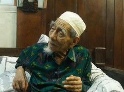 Mbah Moen Terima Banyak Kiai di Mekah