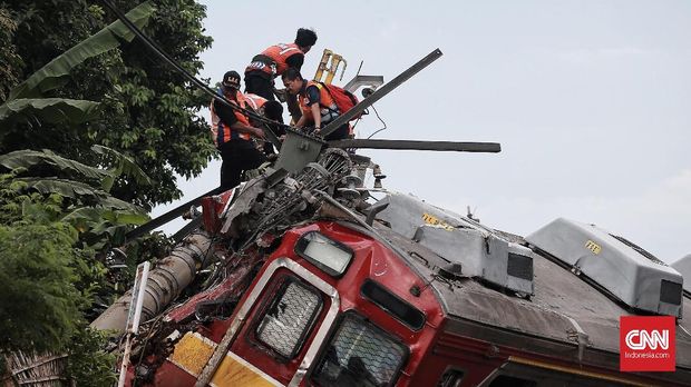 14 Korban Kereta Anjlok Masih Bertahan di Rumah Sakit