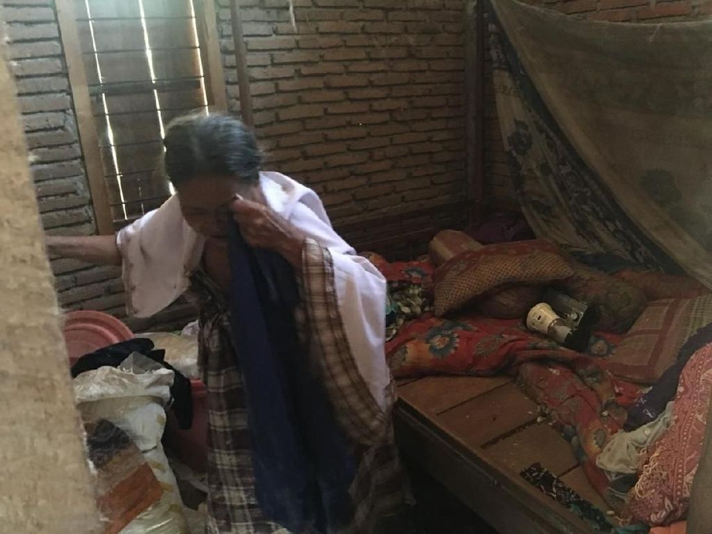 Cerita Miris Nenek Sudiah: Nyaris Buta dan Hidup di Antara Tikus Cerita Miris Nenek Sudiah: Nyaris Buta dan Hidup di Antara Tikus