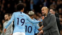 Tim asuhan Josep Guardiola itu kini unggul empay poin dari Liverpool yang baru akan bertanding nanti malam. City mengumpulkan 74 angka. (Foto: Phil Noble/Reuters)