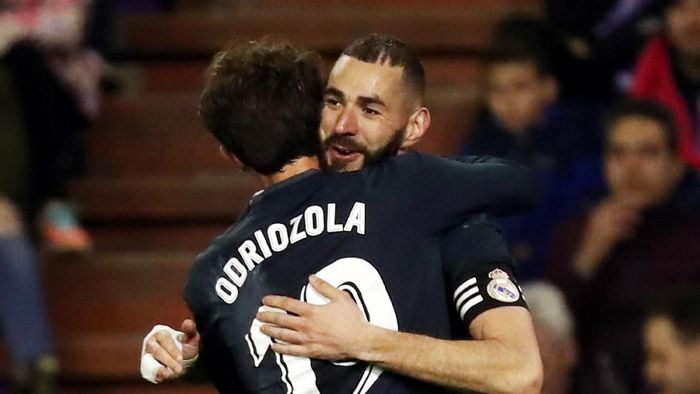 Karim Benzema bikin dua gol saat Real Madrid menggilas Valladolid 4-1 (REUTERS/Sergio Perez) Karim Benzema bikin dua gol saat Real Madrid menggilas Valladolid 4-1 (REUTERS/Sergio Perez)
