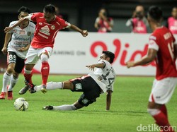 Kedua tim memastikan lolos ke babak berikutnya dan Semen Padang serta Mitra Kukar dipastikan tersingkir karena sudah dua kali kalah.