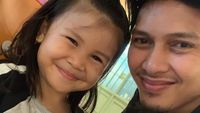 7 Foto Kedekatan Pebulutangkis Mohammad Ahsan dan Anak-anaknya