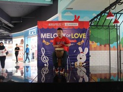 Keren! Saat Anak dengan Down Syndrome Main Musik dan Bernyanyi