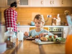 5 Ide Sarapan Mudah Dibuat, Si Kecil Bisa Siapkan Sendiri Lho