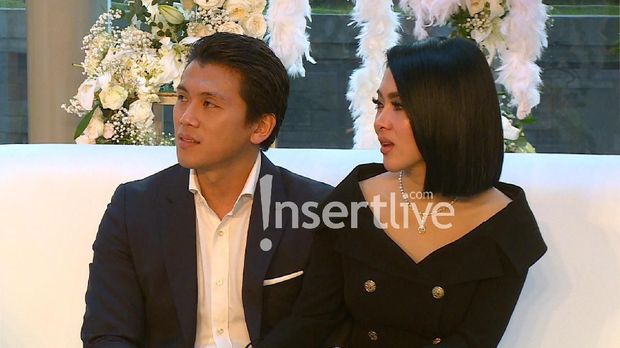 Syahrini dan Reino Barack