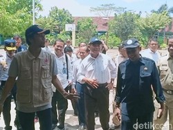 Tinjau Banjir Madiun, Mendikbud: Ini Akibat Ulah Manusia