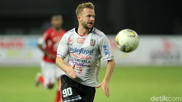 Bungkam Semen Padang, Bali United Puncaki Grup B