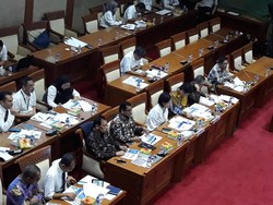 Sri Mulyani dan Komisi XI Rapat Bahas Pajak Barang Mewah