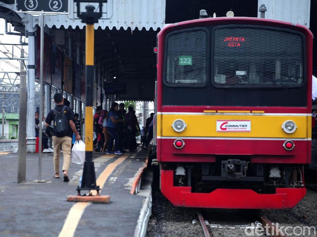 Ada Gangguan, KRL Rute Tanah Abang-Parung Panjang Setop Sementara Ada Gangguan, KRL Rute Tanah Abang-Parung Panjang Setop Sementara