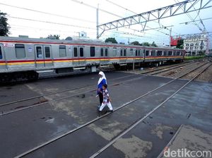 RI Bisa Bikin KRL, Tapi Kok Impor yang Bekas dari Jepang? RI Bisa Bikin KRL, Tapi Kok Impor yang Bekas dari Jepang?