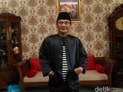 Viral Anggota FBR Pose 2 Jari Saat Deklarasi Pro-Jokowi, Ketum Ambil Tindakan