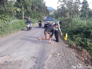 Tega! Ada yang Buang Bayi di Pinggir Jalan Salatiga Tega! Ada yang Buang Bayi di Pinggir Jalan Salatiga