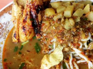 Biar Hangat dan Semangat, Enaknya Makan Laksa Tangerang Pagi Ini