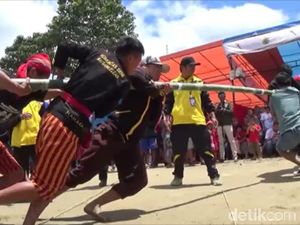 Mereka Rela Pulang Kampung Demi Bermain Permainan Tradisional