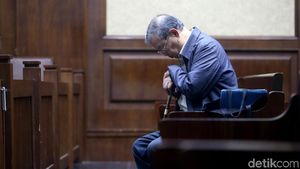 Dituntut 7 Tahun Penjara, Tamin Sukardi Tertunduk Lesu
