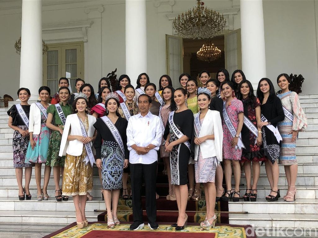 Jokowi Diapit Miss Universe dan Puteri Indonesia di Istana Bogor