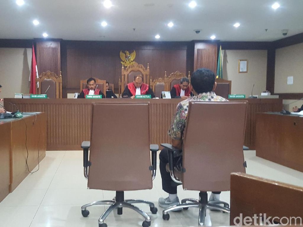Sekjen KONI Didakwa Suap Rp 400 Juta dan Mobil ke Pejabat Kemenpora Sekjen KONI Didakwa Suap Rp 400 Juta dan Mobil ke Pejabat Kemenpora