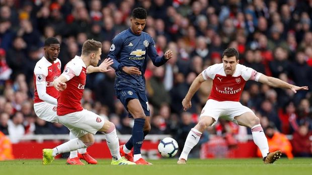 Sengit, Arsenal Ungguli MU di Babak Pertama