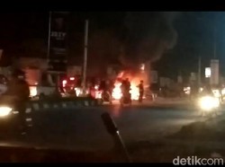 Aksi Ricuh Mahasiswa di Kendari hingga Malam, Massa Rusak Fasilitas