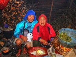 Kondisi Terkini Mbok Yem di Tengah Kebakaran Gunung Lawu