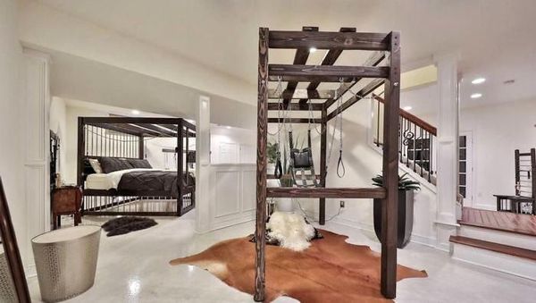 Ada Rumah Dijual Dapat Bonus Sex Dungeon, Anda Berminat?