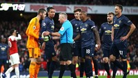 Meriam London mendapat hadiah penalti setelah Fred melanggar Alexandre Lacazette. Protes dilancarkan pemain MU, yang merasa hal tersebut bukan pelanggaran keras. (Foto: Julian Finney/Getty Images)