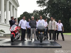 Usai Bertemu Miss Universe, Jokowi Tunggangi Motor Balap di Istana