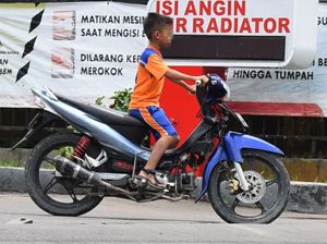 Anak-anak Belajar di Rumah, Jangan Main Motor di Jalanan! Anak-anak Belajar di Rumah, Jangan Main Motor di Jalanan!