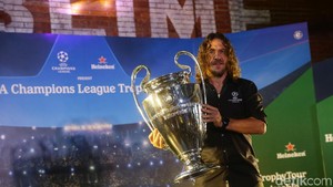 Puyol Bawa Trofi Liga Champions ke Indonesia