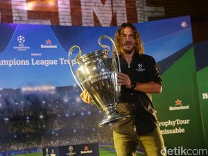 Puyol Bawa Trofi Liga Champions ke Indonesia