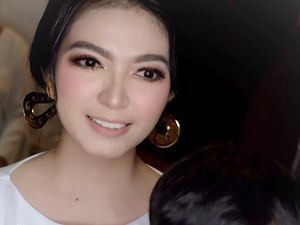 Kala Selvi Ananda Menantu Jokowi Bak Pinang Dibelah Dua dengan Donita Kala Selvi Ananda Menantu Jokowi Bak Pinang Dibelah Dua dengan Donita