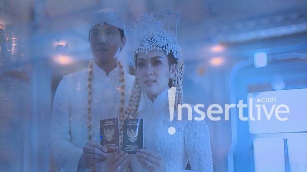 Syahrini dan Reino Barack menikah