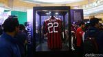 Carles Puyol Sapa Fans di Jakarta