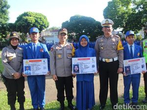 Usai Try Out SBMPTN, 16 Pelajar SMA di Blitar Dapat SIM Gratis