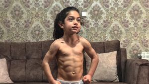 Arat Hosseini, Bocah Lima Tahun yang Bikin Geger karena Berperut Sixpack