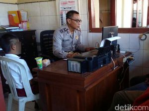 Anaknya Dicukur Ngawur, Puluhan Wali Murid Laporkan Guru Anaknya Dicukur Ngawur, Puluhan Wali Murid Laporkan Guru
