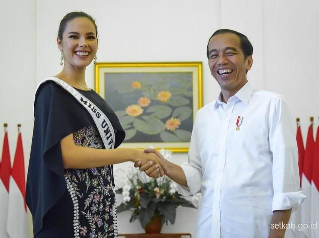 Lucu! Ketemu Miss Universe 2018, Jokowi Salah Tingkah Lucu! Ketemu Miss Universe 2018, Jokowi Salah Tingkah