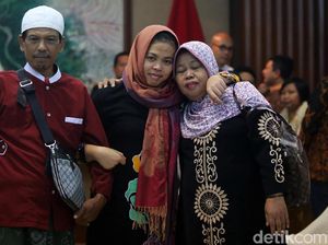 Suasana Haru Selimuti Pertemuan Aisyah dan Keluarganya