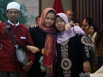 Suasana Haru Selimuti Pertemuan Aisyah dan Keluarganya